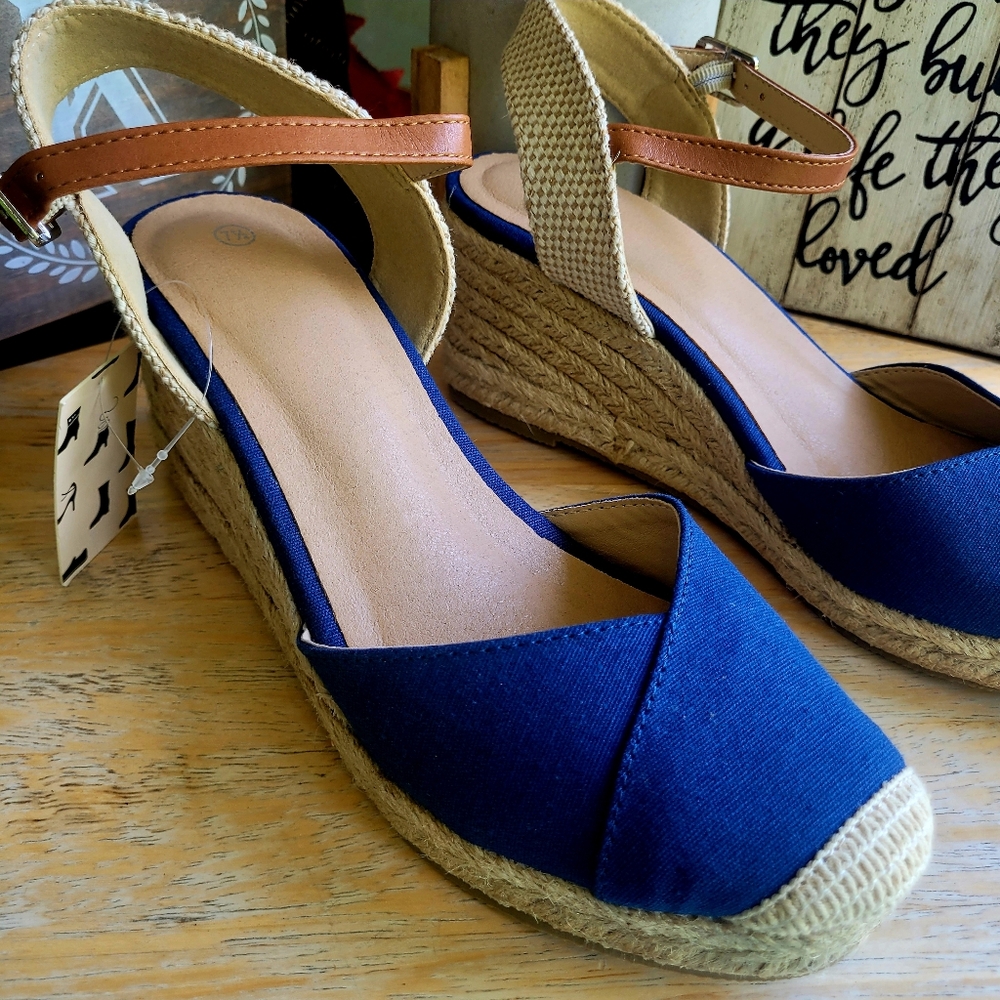 Qonetic Espadrille Wedges
